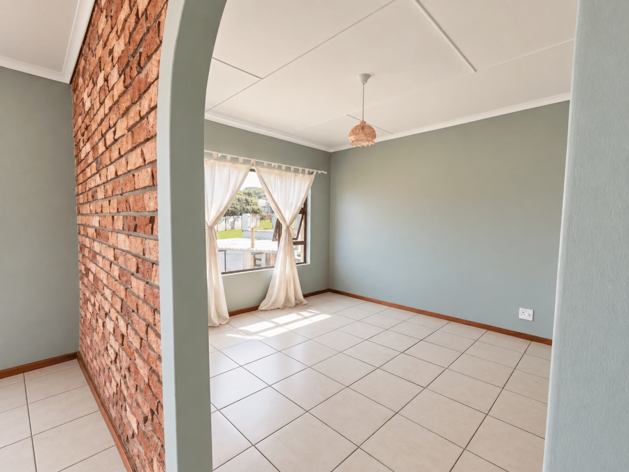 To Let 5 Bedroom Property for Rent in Gonubie Eastern Cape